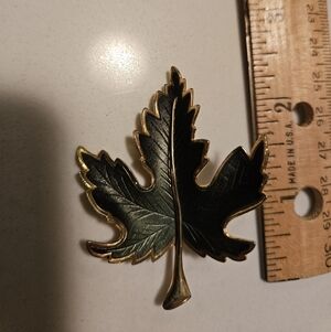 Maple Leaf Pin/broach